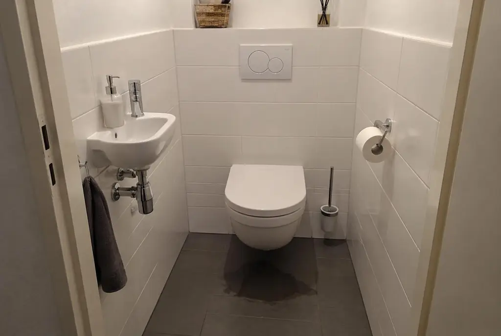 Lekdetectie Veghel – natte vloer bij een toilet